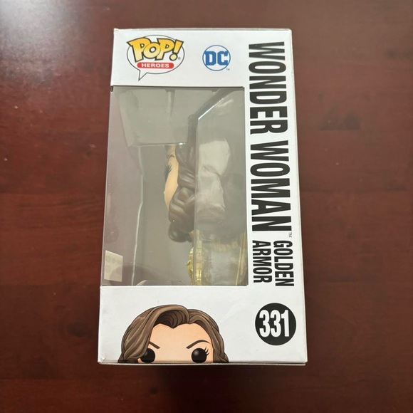 Funko Pop! Wonder Woman Golden Armor 331 - Picture 4 of 6